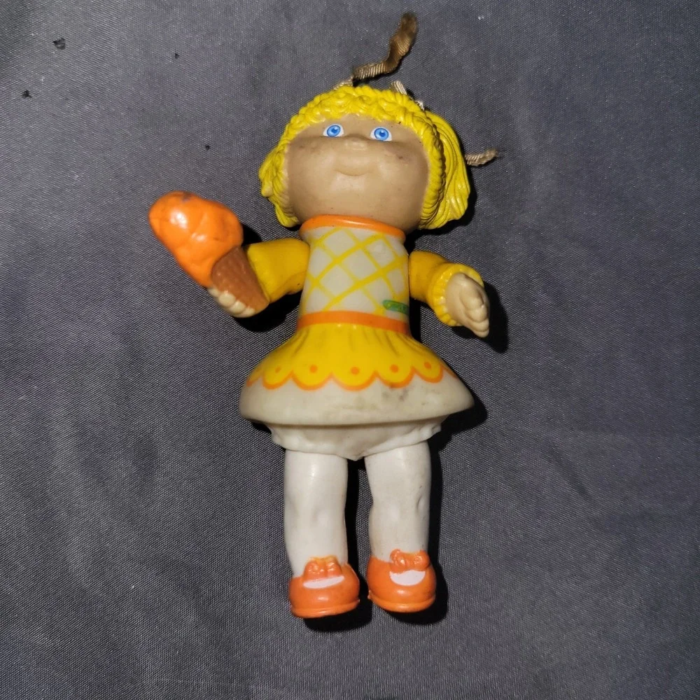 VTG 1984 Cabbage Patch Kids Doll Poseable Figure Emelda Faith Collectible